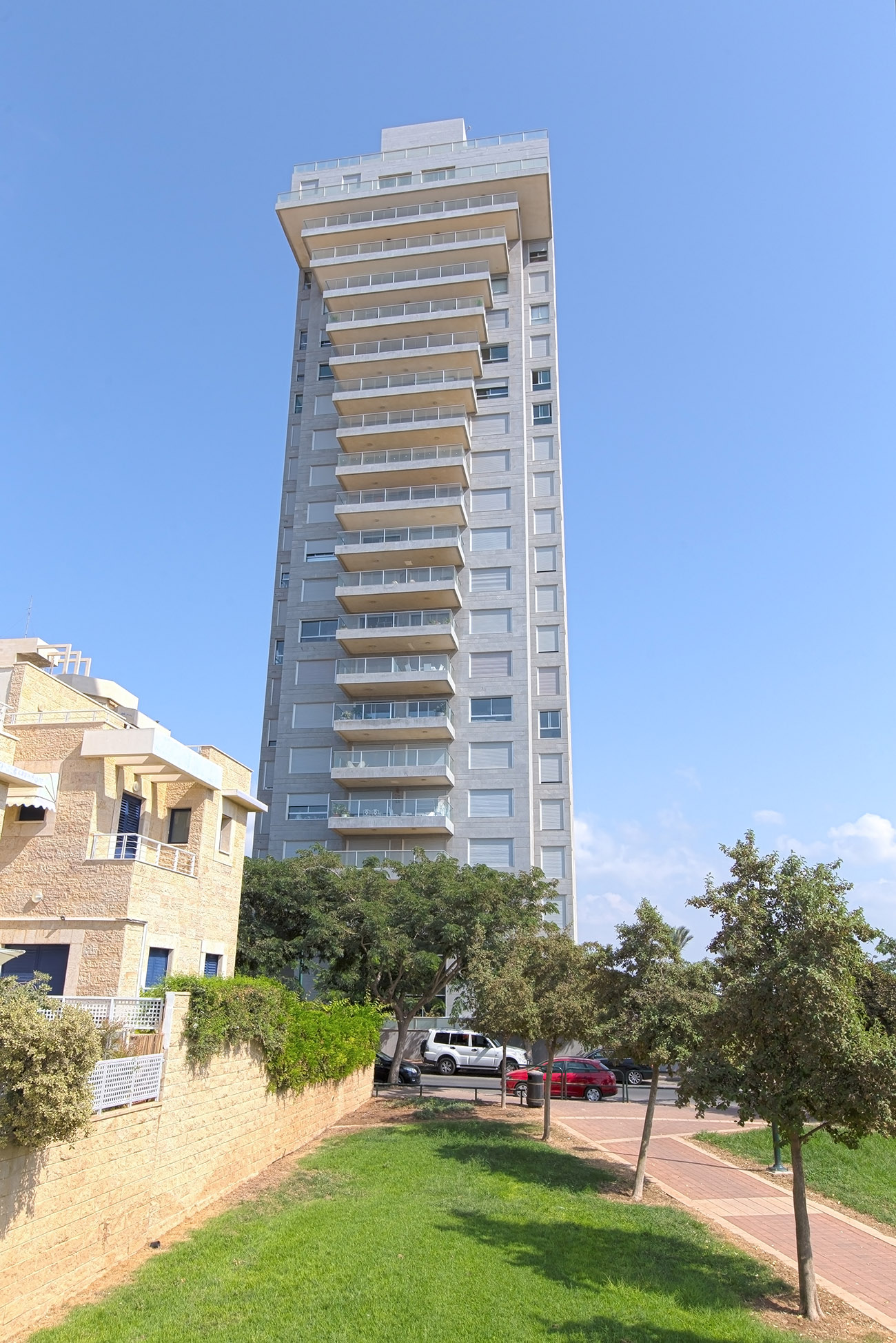 Ocean Park מאיר סאסי ייזום והשקעות בע"מ